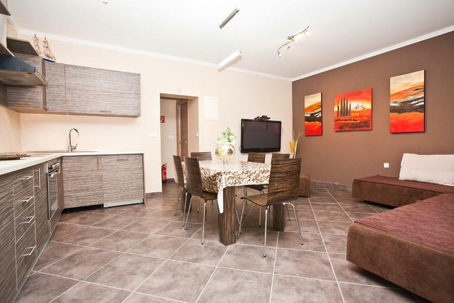 Apartments Tm Krk Town Luaran gambar